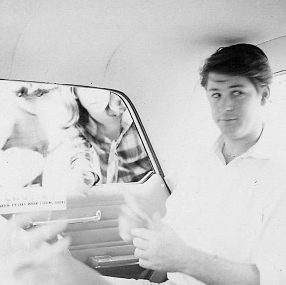 ブライアン・ウィルソンさんのインスタグラム写真 - (ブライアン・ウィルソンInstagram)「Brian leaving a show with a crowd outside his window. #1965 #beachboys #fans」6月4日 23時55分 - brianwilsonlive
