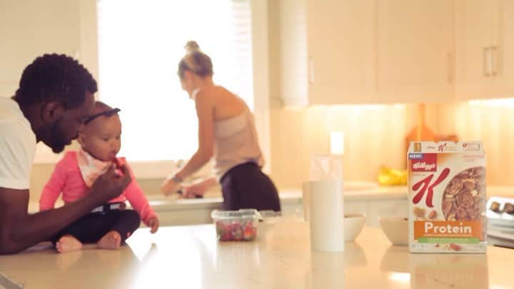 メリッサ・ビショップのインスタグラム：「SOUND ON to get a glimpse of what my morning routine looks like now! #ad Because my mornings are so busy, they must include breakfast – and a high protein one at that! That’s why I choose @specialK_ca’s NEW and delicious Protein Honey Almond Ancient Grains Cereal – it helps give me the fuel I need to get out the door, take on the day and #OwnIt. What are your morning rituals? #SpecialK_partner」