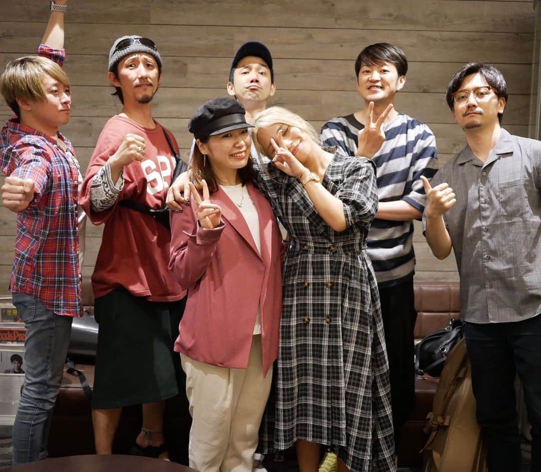 R!Nのインスタグラム：「R!N FAMILY.  このメンバーで6月8日、 私の誕生日の最高の音を重ねます！  バイオリンがこんなにも華やかさ、艶やかさのある存在感があるなんて、イヤモニしてるのが勿体無いくらい、体全てで吸収したいくらい本当に素敵な音でした…！ 村原さんのゴリゴリのピアノにも是非聴き入って欲しい！！本当に素敵なピアノ捌きです！  R!Nバンドでずっと弾いてくれてるお兄様たちは言うまでもなく素敵オブ素敵。バンマスをずっとやってきてくれてるベースの純也さん、今日のリハも凄く楽しそうでした。私の楽曲から広がる世界をいつも大事に汲み取ってきてくれたおじゅんさん。一緒に楽しんでもらえて、本当に嬉しい。☺️ 本番までいよいよあと4日！ 楽しみにしていてください！  来場者特典も決まり、サプライズも準備できそうです！お楽しみに！  #RIN0608SLO #RIN #SSW #singersongwriter #music #live #concert #birthday #event #新宿ReNY」