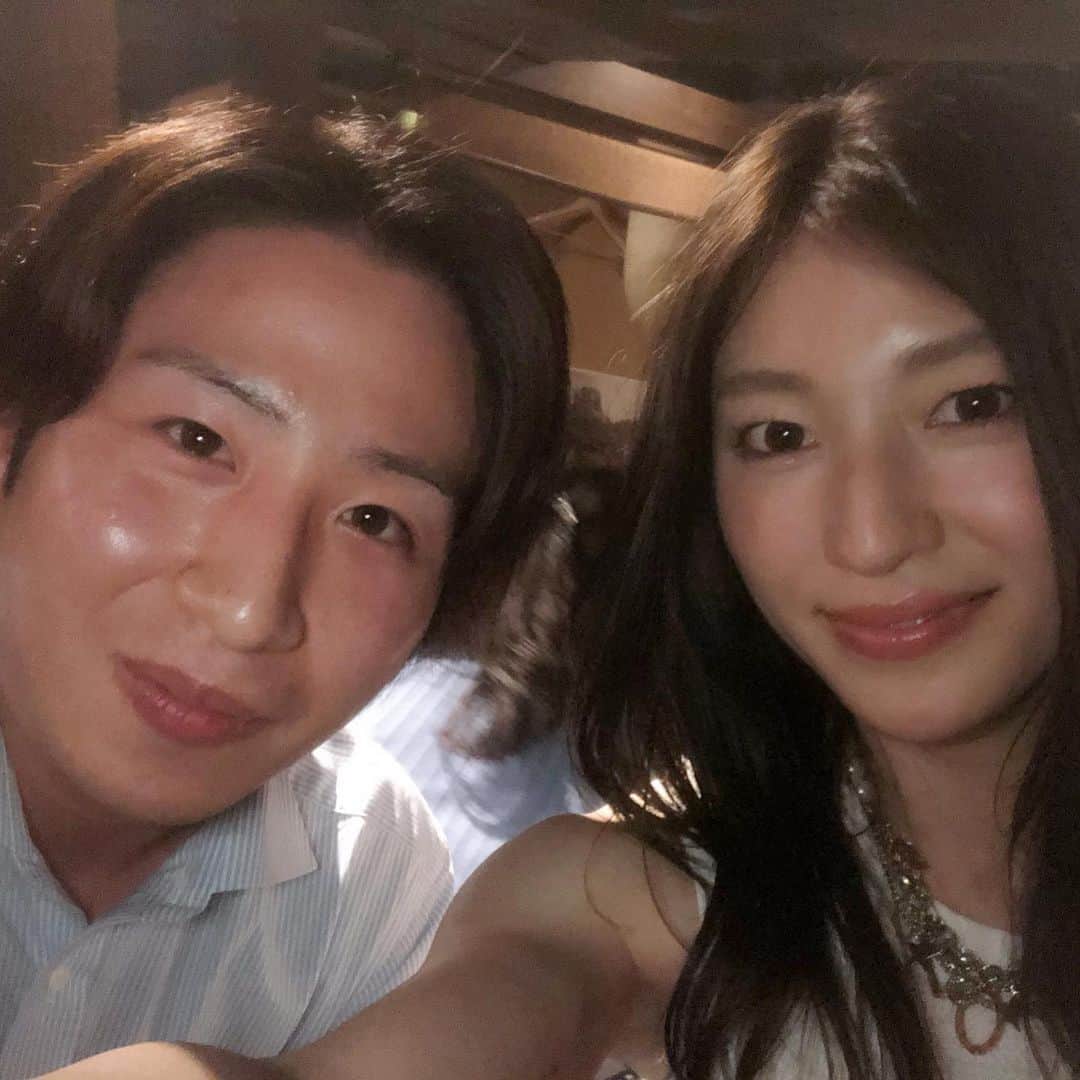 北川楓夏さんのインスタグラム写真 - (北川楓夏Instagram)「雪櫻JAPANツアー振り返り《東京編》 . 噂のなまはげ銀座店での開催！ 個人的になつかしい方々がきてくれる予定だったのですごく楽しみにしていた会🤗 . 大学時代に東京に住んでいた頃バイトしていたバルによく来てくれていた常連さん！東京のパパたち！😌 学生ぶりの再会ができてほんと嬉しかったなぁ✨元気そうで何よりでした。 ついでに私の大学時代の写真もくれました。若い😂笑 . そして中学校の後輩たちもきてくれました！ 秋田の老舗"榮太楼"の長男！小国くん！👏 小中学校のときから可愛がってた後輩なのですが、実は大学時代一緒にバイトしていた仲👌 わざわざ仕事終わりに駆けつけてくれました〜😊 そして太朗くんと、剣道部の後輩哲ちゃんも！ みんなありがとうね！！ . その他にも東京会では現・お天気お姉さんや、超有名人のご親族の方などお客さんのキャラがめちゃめちゃ濃かったです😍🈲 また新たな出会いに感謝🙏 . そしてなんと言ってもこの東京会では みなさんに私の28歳の誕生日を祝ってもらっちゃいました〜😭❤️ やだ、もう、サプライズとか慣れてないから、泣きそうになったよー。 ケーキには私の写真もプリントしてあって…😭泣ける。 みなさんも一緒に歌ってくれてありがとうございました🙇🏻‍♀️ . 隣の席の人たちも巻き込んでの雪櫻東京会！ とっても楽しい宴でした！ 冷静に、なまはげさんはお酒飲みすぎね！笑👹 . #akita #tokyo #雪櫻 #阿櫻酒造 #なまはげ銀座店 #なまはげ #👹 #combrio #榮太楼 #後輩 #誕生日 #サプライズ #ケーキ」6月5日 0時04分 - fuka.kitagawa