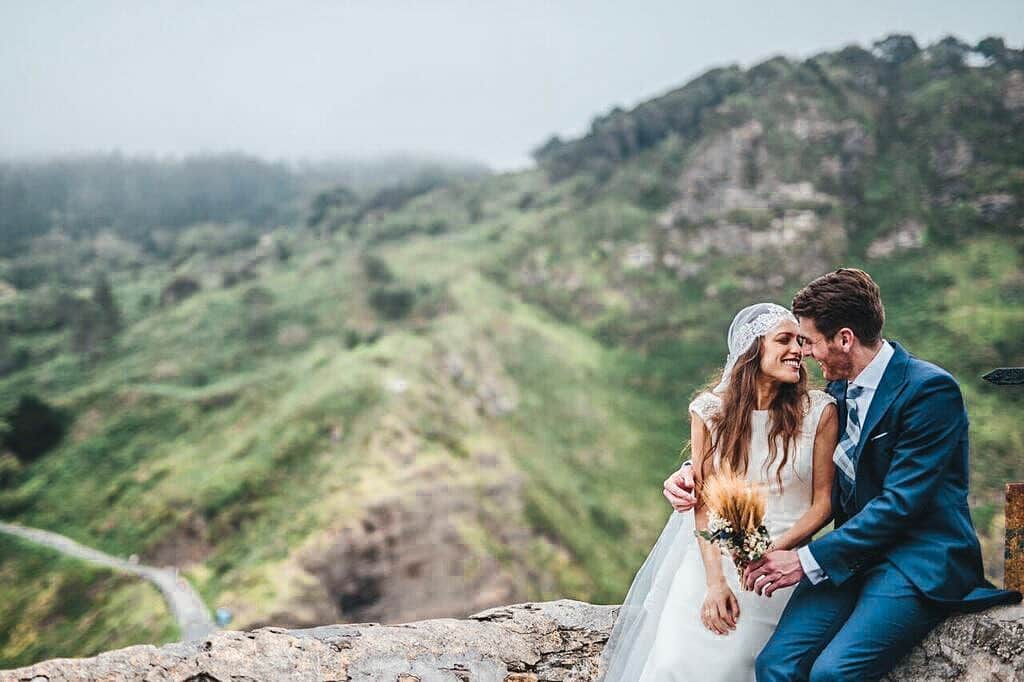 イバイ・ゴメスのインスタグラム：「¡Claro que me siento un afortunado de la vida! ¡Sobre todo por esto! Por haberme casado con la mujer más maravillosa del mundo y por que siguen pasando los años y cada vez ese sentimiento se hace más grande. ¡Feliz 3 aniversario mi vida! 👰🏻 ¡TE AMO CON LOCURA!❤️」