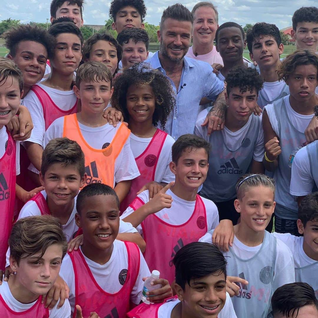 デビッド・ベッカムさんのインスタグラム写真 - (デビッド・ベッカムInstagram)「Been a great week in Miami with meetings and certain milestones like the first look at our academy kids which was a proud moment .... Exciting times ahead for us as owners , our fans and our city @intermiamicf @jorgemas @marceloclaure ⚽️」6月5日 0時00分 - davidbeckham