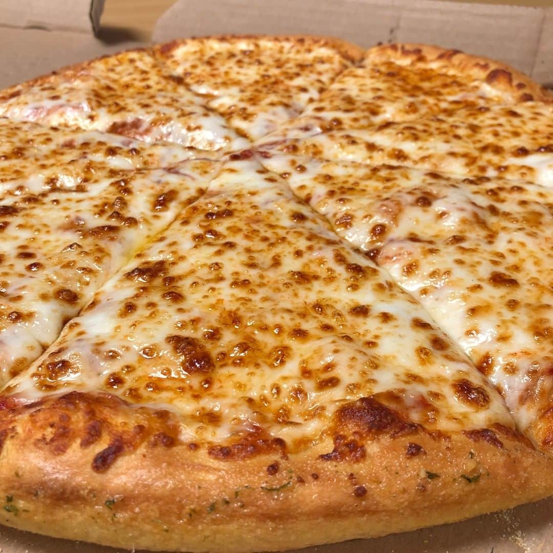 Domino's Pizzaさんのインスタグラム写真 - (Domino's PizzaInstagram)「❤ if you're GRATEFUL for cheese today and every day! 🧀 #NationalCheeseDay #UndeniablyDairy」6月5日 0時00分 - dominos
