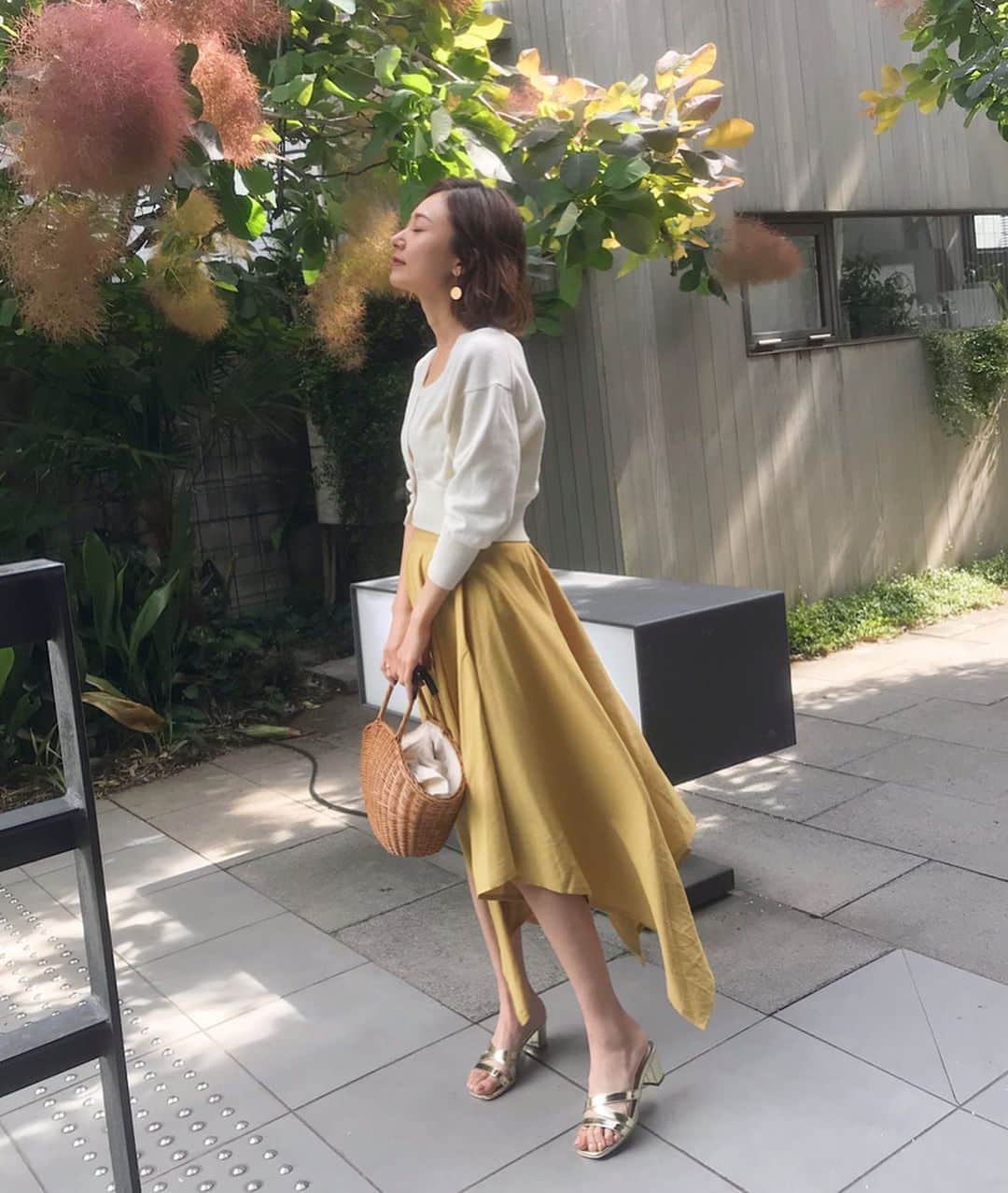 西川瑞希（みずきてぃ）さんのインスタグラム写真 - (西川瑞希（みずきてぃ）Instagram)「@cheriemona_official meeting day's♡ . 充実いい日だった今日は新しいヒラヒラスカートを履きました🌼🌼🌼 . 歩くたび可愛いから、たくさん歩きたくなっちゃいます//🌿 . 週末からは雨が続くみたいだけどそろそろ梅雨入りかな⁈😮 . #cheriemona #springfashion #春コーデ #スカート #イエロー」6月5日 0時01分 - mizuki_nishikawa_