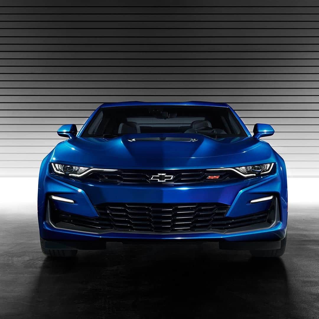シボレーのインスタグラム：「Refreshed look, same thrilling performance. The 2020 #Chevy #Camaro SS.」