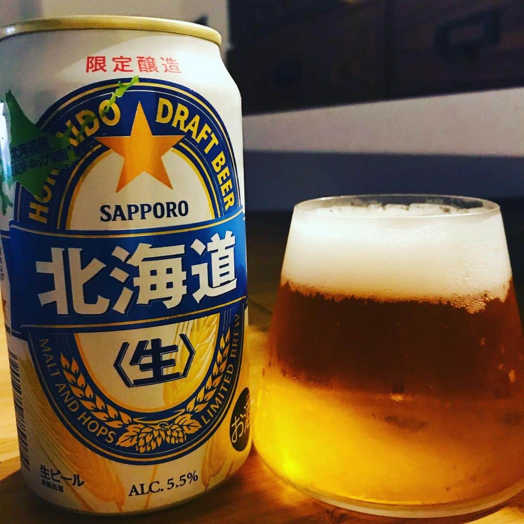 堀井亮佑のインスタグラム：「特に個性はないが、安定のサッポロクオリティ。毎日飲んでも飽きないスタンダード#堀井ビールログ #beer」