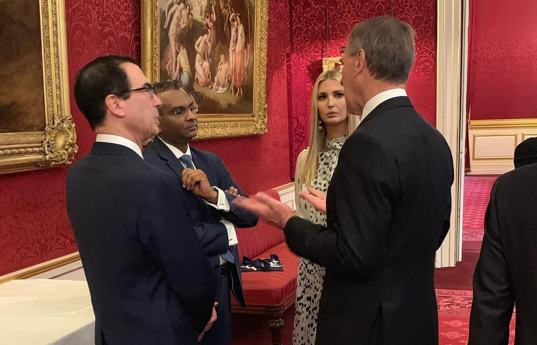 イヴァンカ・トランプさんのインスタグラム写真 - (イヴァンカ・トランプInstagram)「At St. James’s Palace with His Royal Highness the Duke of York, Prime Minister May and POTUS to meet with top U.S. and UK business leaders to discuss advancing our bilateral trade relationship and workforce development. 🇺🇸🇬🇧 #USStateVisit」6月5日 0時26分 - ivankatrump