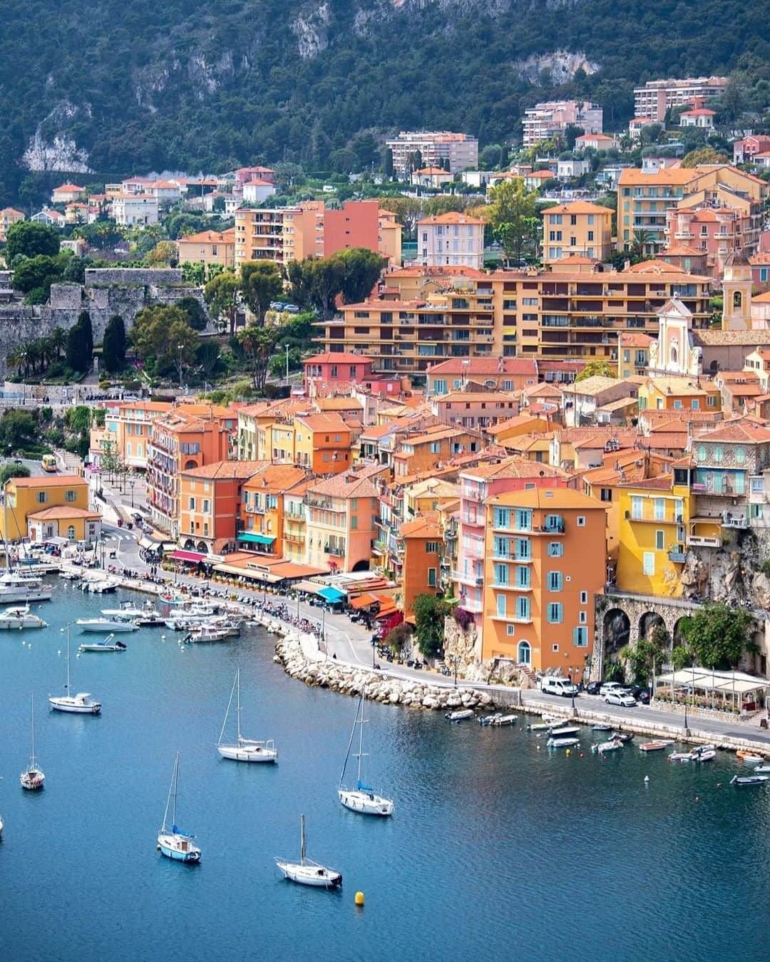 Travel + Leisureさんのインスタグラム写真 - (Travel + LeisureInstagram)「Escape the crowds in Villefranche-sur-Mer, just east of Nice. Read about the secret, unspoiled Côte d'Azur French people don’t want you to find at our link in bio. #tlpicks courtesy of @stacieflinner」6月5日 0時35分 - travelandleisure