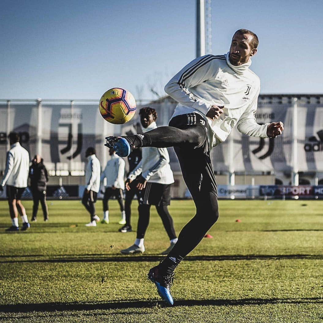 ユヴェントスFCさんのインスタグラム写真 - (ユヴェントスFCInstagram)「Enjoy our selection of spectacular training shots from our #W8NDERFUL season 🏋️‍♂️」6月5日 0時36分 - juventus