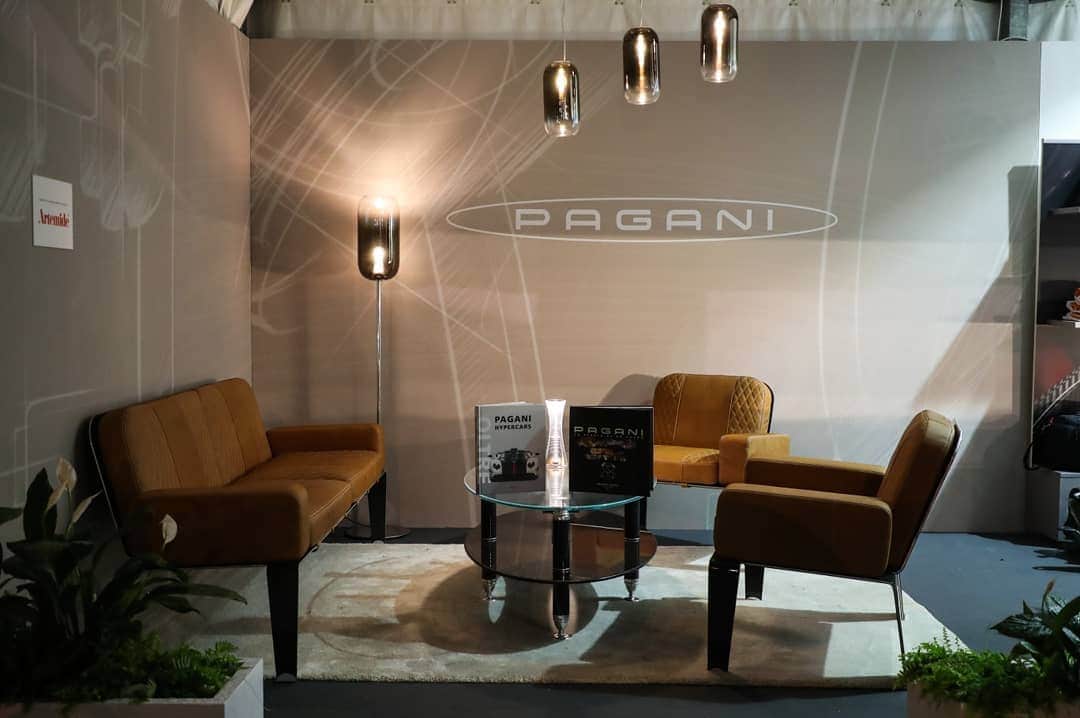 パガーニ・アウトモビリのインスタグラム：「Thank our good friends from @artemide_lighting for lighting up our nights during the @motorvalleyofficial Fest!  #pagani #horaciopaganimuseo #artemide_lighting」