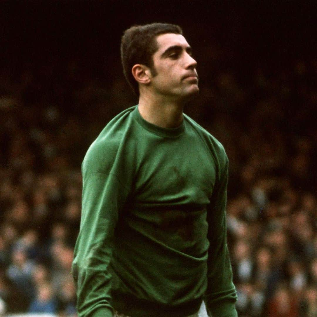 レスター・シティFCさんのインスタグラム写真 - (レスター・シティFCInstagram)「“My first memory was watching the Club on the old terraces - when Gordon Banks had just joined.” . . . Peter Shilton on his earliest #lcfc memory 🧤」6月5日 0時56分 - lcfc