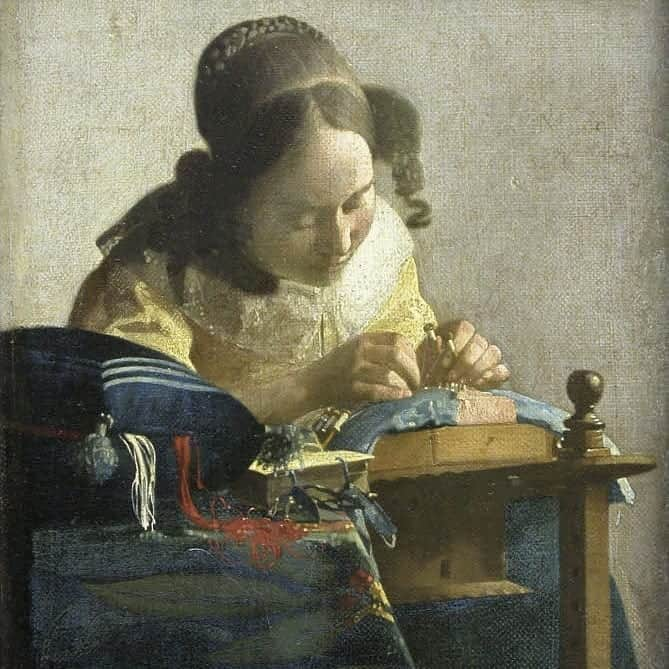 ルーブル美術館さんのインスタグラム写真 - (ルーブル美術館Instagram)「. 🇫🇷 La dentellière de Vermeer est de retour en ce #JourDeFermeture ! - ☀️ Ce petit tableau intimiste éclairé d’une lumière dorée revisite un thème habituel chez Johannes Vermeer : une jeune femme toute absorbée par son occupation. - 👀 Sa petite taille amène le visiteur à se pencher sur cette toile comme la dentellière se penche sur son œuvre... - 📍 Retrouvez cette oeuvre dès demain en salle 837 au deuxième étage de l'aile Richelieu. - - - - 🌍 The Lacemaker by Vermeer is back on this #ClosingDay ! - ☀️ This little intimate portrait illuminated by a golden light revisits a classic theme of Johannes Vermeer's work : a young lady absorbed by her work. - 👀 Its small size brings the visitors to lean on this work like the lacemaker leans on hers... - 📍 Discover this masterpiece tomorrow in room 837, second floor of Richelieu wing - 📷 © Musée du Louvre / Angèle Dequier / Héloïse Guillemot . . . #Louvre #MuséeDuLouvre #LouvreMuseum #DutchPainting  #Vermeer」6月5日 0時58分 - museelouvre