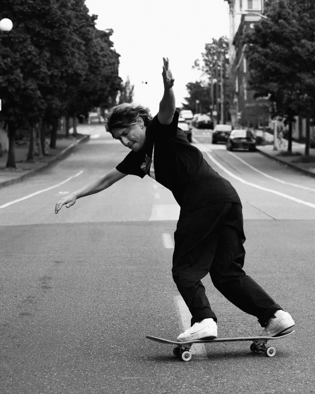 Nike Womenさんのインスタグラム写真 - (Nike WomenInstagram)「In 1996, Elissa Steamer pushed her way into skateboarding’s spotlight with a stand-out style that transcended gender and commanded respect. ⠀ Athletes like Elissa inspire us to continue to push forward in the pursuit of equality for all athletes*. Our 2019 BETRUE collection celebrates what it means to be part of the LGBTQIA+ community. ⠀  #UntilWeAllWin #BeTrue」6月5日 1時00分 - nikewomen