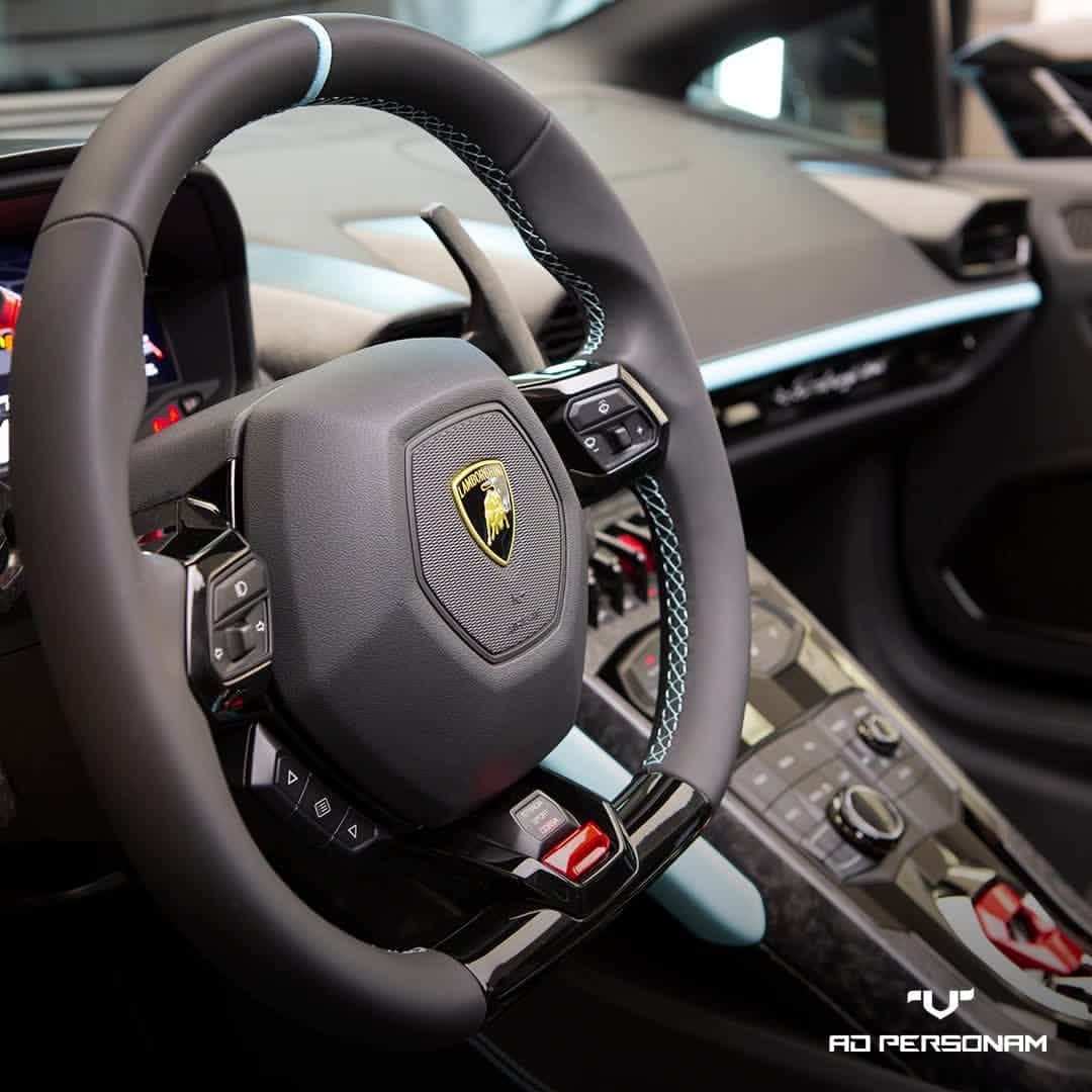 のインスタグラム：「Nero Ade interior with Celeste Sufax leather inserts: a nice touch to make your Huracán Performante Spyder's beauty one-of-a-kind. That’s what we do with our Ad Personam customization program.  #Lamborghini #MakeItUnique #PerformanteSpyder #AdPersonam」
