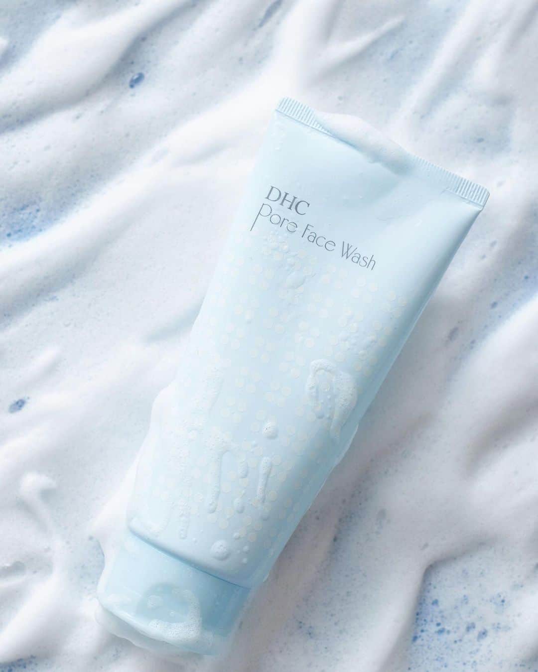 DHC Skincareさんのインスタグラム写真 - (DHC SkincareInstagram)「#TextureTuesday featuring one of our favorite summertime cleansers, Pore Face Wash!🌟 _ Pore Face Wash deeply cleans to improve the skin's tone and texture. A gentle blend of alpha hydroxy acids and finely milled baking soda exfoliates skin. Olive leaf extract hydrates, and horsetail kelp extract and calendula soothe. #PoreFaceWash #DHCisJBeauty」6月5日 1時02分 - dhcskincare