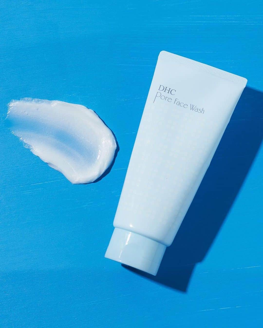 DHC Skincareさんのインスタグラム写真 - (DHC SkincareInstagram)「#TextureTuesday featuring one of our favorite summertime cleansers, Pore Face Wash!🌟 _ Pore Face Wash deeply cleans to improve the skin's tone and texture. A gentle blend of alpha hydroxy acids and finely milled baking soda exfoliates skin. Olive leaf extract hydrates, and horsetail kelp extract and calendula soothe. #PoreFaceWash #DHCisJBeauty」6月5日 1時02分 - dhcskincare