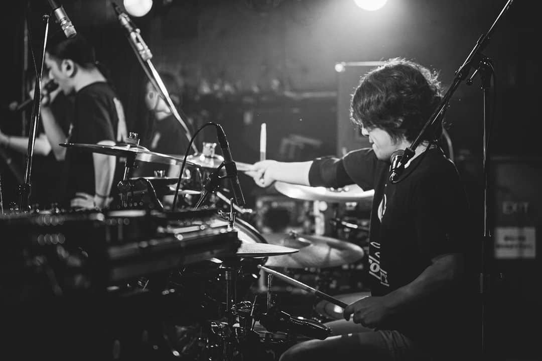 HIROSHIのインスタグラム：「20th Anniversary Beginning of the Story HEAVEN'S ROCKさいたま新都心 久々のさいたま新都心、マジ楽しかった。 Track'sのメンバーの年を聞いてビックリ！ でも、やり続けてきたからこそ出会えたわけで。  これだけ言わせて!  ロットンに出会ってくれたみんなほんまにありがとう。  これからも宜しくです!!!!! photo by @kawado_photo  #rottengraffty  #ロットン  #track's」