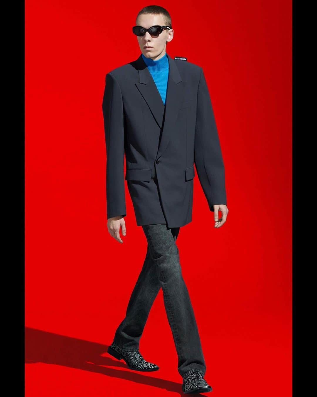 HYPEBEASTさんのインスタグラム写真 - (HYPEBEASTInstagram)「@hypebeaststyle: @balenciaga’s Fall 2019 lookbook showcases subversive suiting and courageous color-blocking, anchored by chunky sneakers and square-toed loafers. Swipe through to check out the range, which is available now at its website.  Photo: Balenciaga」6月5日 12時00分 - hypebeast