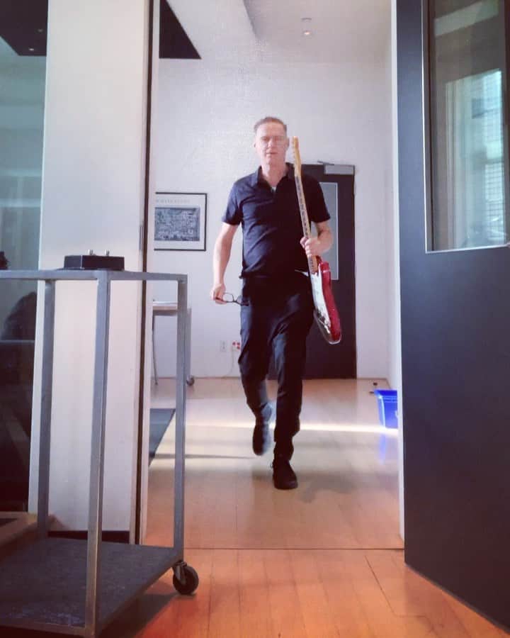 ブライアン・アダムスのインスタグラム：「Getting the Stratocaster out for some new toons in Studio 1 of @thewarehousestudio #letsrock #recordingstudio」