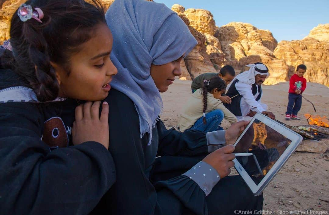 thephotosocietyさんのインスタグラム写真 - (thephotosocietyInstagram)「Photo by @anniegriffithsphotography // Believe it or not, this is an image of the world moving forward. Several years ago I returned to a Bedouin family in Petra I had photographed before #onassignment with @natgeo. I couldn’t believe it when I turned and saw a young girl on her iPad! Contrary to dominant media messages, in many ways the world is becoming a better place for women and girls. Access to technology is improving, and with it, access to education, #information, and #opportunity.  @rippleeffectimages @photography.for.good #education #information #technology #ipad #women #girls #PhotographyForGood #girlsinSTEM #desert #womenintechnology #sisters #hijab #educateagirl #travelphotography #photojournalism #homework #learning #homeschool #STEM #empowerment #inspire #letgirlslearn」6月5日 10時46分 - thephotosociety