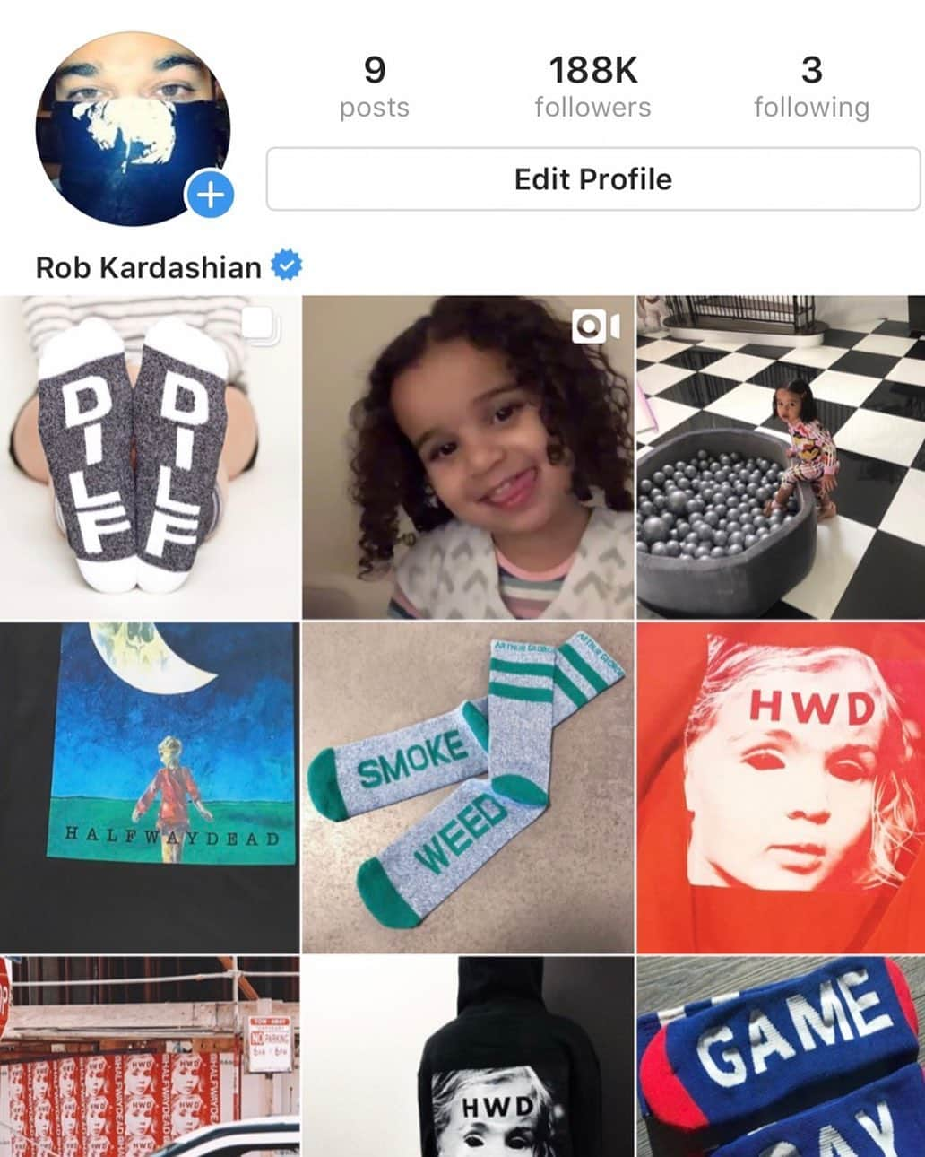 クリス・ジェンナーさんのインスタグラム写真 - (クリス・ジェンナーInstagram)「Everyone go follow @robkardashianofficial!!! ❤️」6月5日 10時49分 - krisjenner