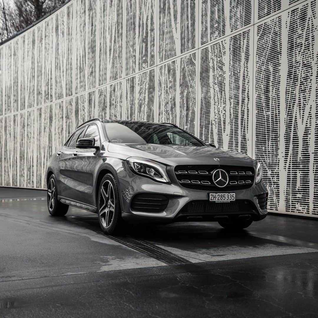 メルセデス・ベンツさんのインスタグラム写真 - (メルセデス・ベンツInstagram)「Always in good shape. 🌟 📸: @kimonmaritz for #MBsocialcar . #Mercedes #MercedesBenz #GLA #Cartastic #InstaCar #carsofinstagram #urban」6月5日 11時00分 - mercedesbenz