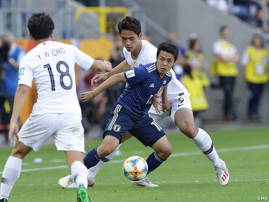 日本サッカー協会さんのインスタグラム写真 - (日本サッカー協会Instagram)「📸Match Photos① U-20日本代表は4日(火)、FIFA U-20ワールドカップポーランド2019のノックアウトステージ初戦でU-20韓国代表と対戦し、試合終盤に失点を許して0-1と惜敗。ベスト16で大会を去ることとなりました。 ・ 影山雅永監督は「前半と後半でガラッと変わった戦いの中でも、しっかりと対応して最後の最後まで戦ってくれた選手を誇りに思っています」と勇敢に戦った選手たちを労いました。 ・ GK 1 #若原智哉 DF 3 #小林友希 DF 4 #瀬古歩夢 DF 5 #菅原由勢 DF 15 #鈴木冬一 →88’ DF 2 #東俊希  MF 6 #郷家友太 →68' FW 20 #中村敬斗 MF 8 #藤本寛也 →88’ FW 18 #原大智  MF 10 #齊藤未月 (C) MF 16 #山田康太 FW 13 #宮代大聖 FW 14 #西川潤 ・ 監督 #影山雅永 ・ 🏆FIFA U-20ワールドカップポーランド 📅グループステージ 5/24 1-1 vsエクアドル🇪🇨 5/26 3-0 vsメキシコ🇲🇽 5/30 0-0 vsイタリア🇮🇹 📅ラウンド16 6/5 0-1 vs韓国🇰🇷 ・ #daihyo #jfa #u20wc」6月5日 11時00分 - japanfootballassociation