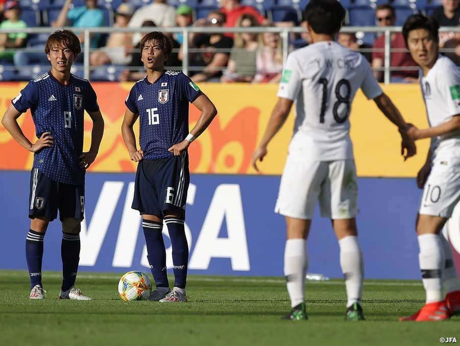 日本サッカー協会さんのインスタグラム写真 - (日本サッカー協会Instagram)「📸Match Photos① U-20日本代表は4日(火)、FIFA U-20ワールドカップポーランド2019のノックアウトステージ初戦でU-20韓国代表と対戦し、試合終盤に失点を許して0-1と惜敗。ベスト16で大会を去ることとなりました。 ・ 影山雅永監督は「前半と後半でガラッと変わった戦いの中でも、しっかりと対応して最後の最後まで戦ってくれた選手を誇りに思っています」と勇敢に戦った選手たちを労いました。 ・ GK 1 #若原智哉 DF 3 #小林友希 DF 4 #瀬古歩夢 DF 5 #菅原由勢 DF 15 #鈴木冬一 →88’ DF 2 #東俊希  MF 6 #郷家友太 →68' FW 20 #中村敬斗 MF 8 #藤本寛也 →88’ FW 18 #原大智  MF 10 #齊藤未月 (C) MF 16 #山田康太 FW 13 #宮代大聖 FW 14 #西川潤 ・ 監督 #影山雅永 ・ 🏆FIFA U-20ワールドカップポーランド 📅グループステージ 5/24 1-1 vsエクアドル🇪🇨 5/26 3-0 vsメキシコ🇲🇽 5/30 0-0 vsイタリア🇮🇹 📅ラウンド16 6/5 0-1 vs韓国🇰🇷 ・ #daihyo #jfa #u20wc」6月5日 11時00分 - japanfootballassociation