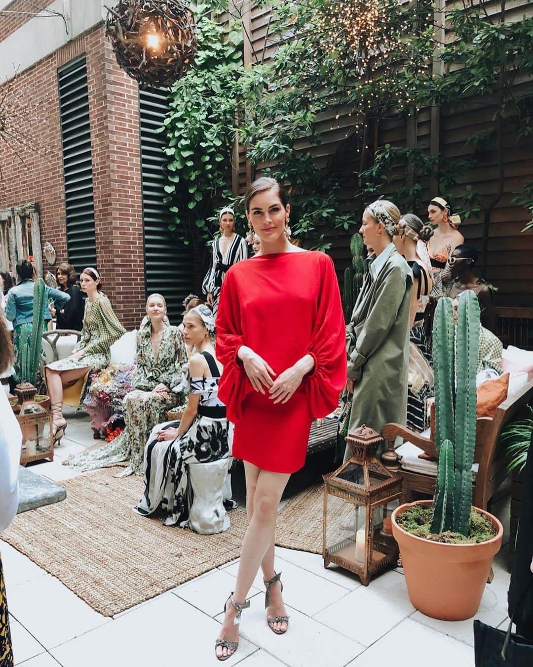 のインスタグラム：「It was a garden party right in the middle of #NYC 😍 swipe to see all of the beautiful @silviatcherassi dresses」