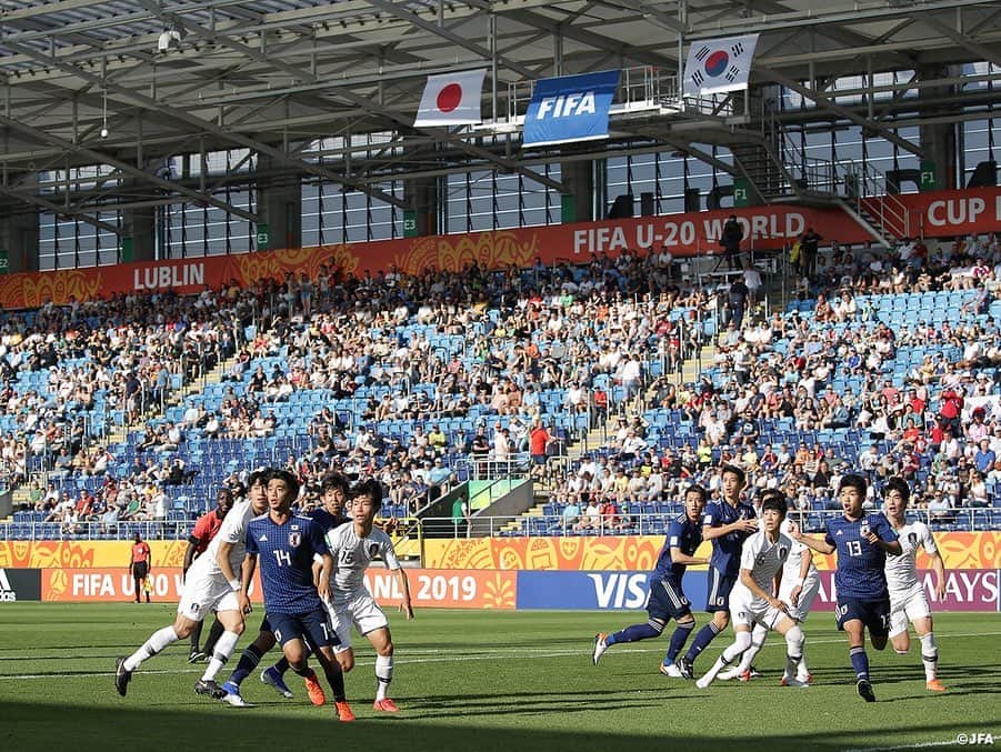 日本サッカー協会さんのインスタグラム写真 - (日本サッカー協会Instagram)「📸Match Photos② U-20日本代表は4日(火)、FIFA U-20ワールドカップポーランド2019のノックアウトステージ初戦でU-20韓国代表と対戦し、試合終盤に失点を許して0-1と惜敗。ベスト16で大会を去ることとなりました。 ・ 影山雅永監督は「前半と後半でガラッと変わった戦いの中でも、しっかりと対応して最後の最後まで戦ってくれた選手を誇りに思っています」と勇敢に戦った選手たちを労いました。 ・ GK 1 #若原智哉 DF 3 #小林友希 DF 4 #瀬古歩夢 DF 5 #菅原由勢 DF 15 #鈴木冬一 →88’ DF 2 #東俊希  MF 6 #郷家友太 →68' FW 20 #中村敬斗 MF 8 #藤本寛也 →88’ FW 18 #原大智  MF 10 #齊藤未月 (C) MF 16 #山田康太 FW 13 #宮代大聖 FW 14 #西川潤 ・ 監督 #影山雅永 ・ 🏆FIFA U-20ワールドカップポーランド 📅グループステージ 5/24 1-1 vsエクアドル🇪🇨 5/26 3-0 vsメキシコ🇲🇽 5/30 0-0 vsイタリア🇮🇹 📅ラウンド16 6/5 0-1 vs韓国🇰🇷 ・ #daihyo #jfa #u20wc」6月5日 11時02分 - japanfootballassociation