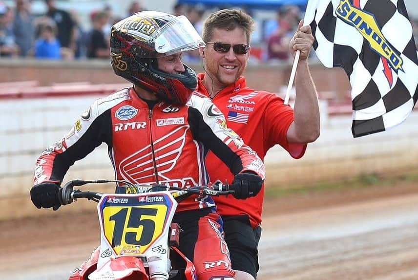 Honda Powersports USさんのインスタグラム写真 - (Honda Powersports USInstagram)「Congratulations to the entire @richiemorrisracing team and Mikey Rush on their victory at Lexington, Kentucky's Red Mile round of the @americanflattrack series. 🏆🏁 #CRF450R」6月5日 11時02分 - honda_powersports_us