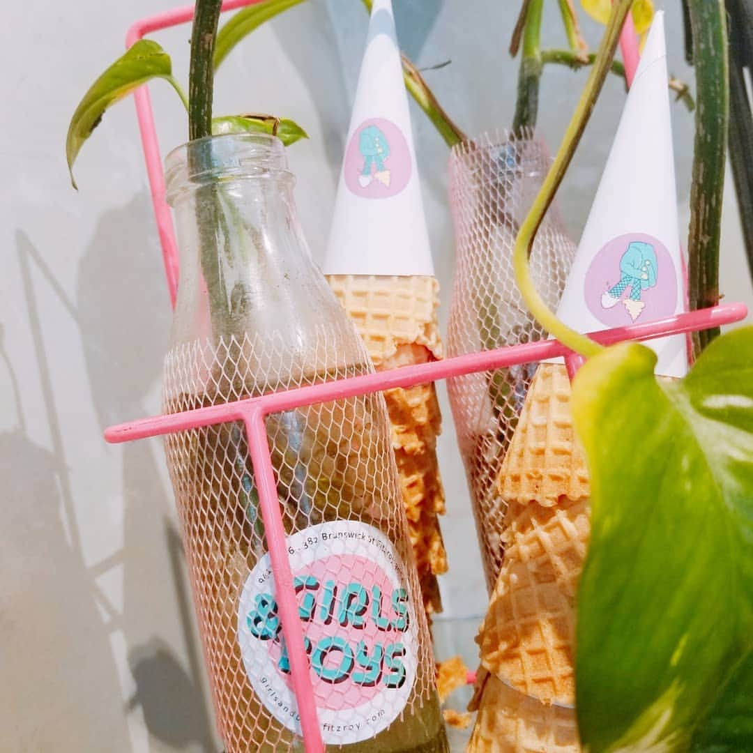 小林レイミさんのインスタグラム写真 - (小林レイミInstagram)「ジェラート屋さん😈🍦💗可愛くてヘルシーで美味しい😋💓 #vegantrip #vegancafe #vegancake #gelato #icecream #kawaii #dessertporn #healthyfood #fitzroy #diet #melbournecafe #melbourneeat #sweet #スウィートインスタ #ビーガン #カワイイ #ジェラート」6月5日 11時09分 - _reimi._____