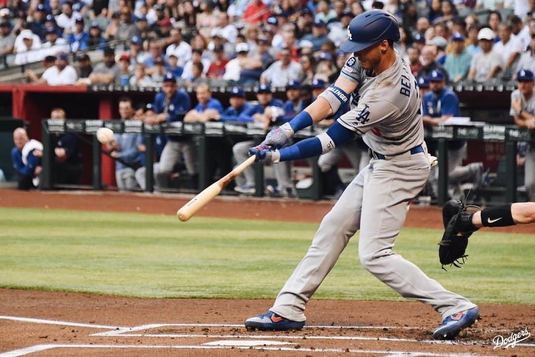 Los Angeles Dodgersさんのインスタグラム写真 - (Los Angeles DodgersInstagram)「The crack of the bat.  Swipe left to hear the 🔊.」6月5日 11時13分 - dodgers