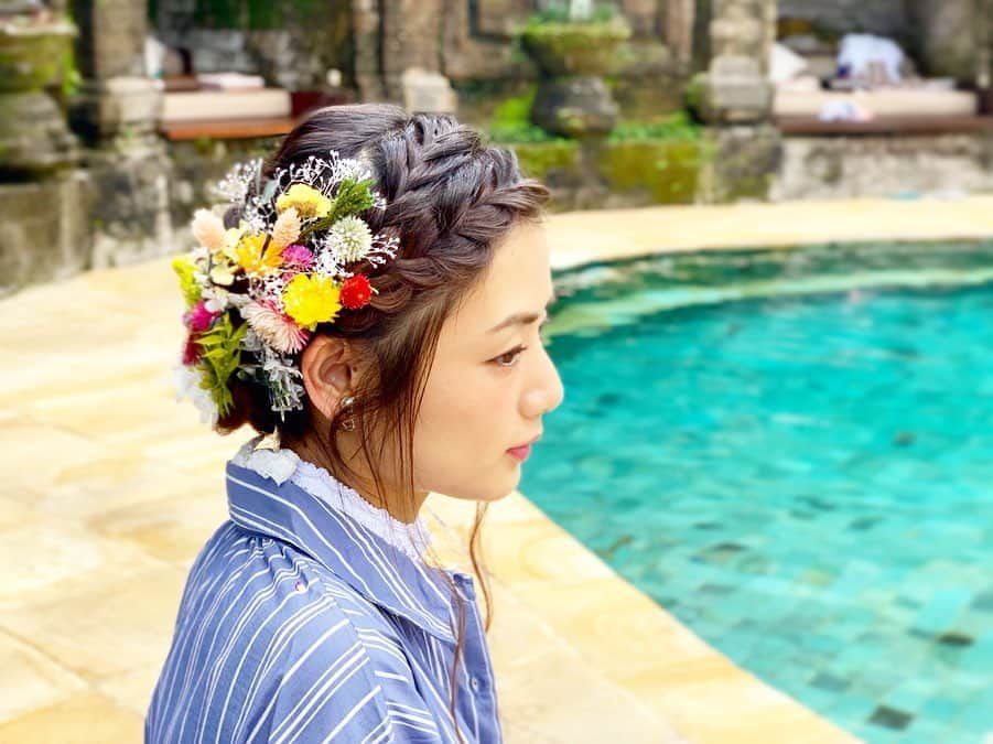 片山萌美さんのインスタグラム写真 - (片山萌美Instagram)「最高にかわいい美しいヘアメイク。 お花をひとつひとつ丁寧に髪にセットしてもらいました。 あまりにも素敵。 芸術。  #moemikatayama  #片山萌美  #takemewithyou #ヘアメイク #yurina さん」6月5日 11時21分 - moet_mi