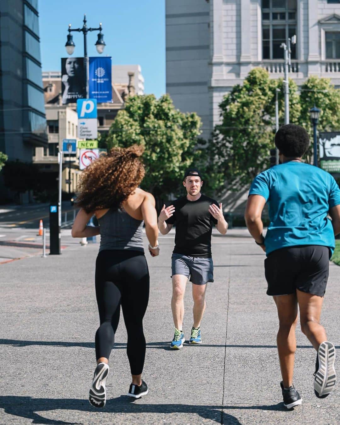 lululemonさんのインスタグラム写真 - (lululemonInstagram)「Last call—tomorrow is #GlobalRunningDay. Be there or... just be there. You can still sign up to run with us on @Strava—link in bio.」6月5日 11時24分 - lululemon