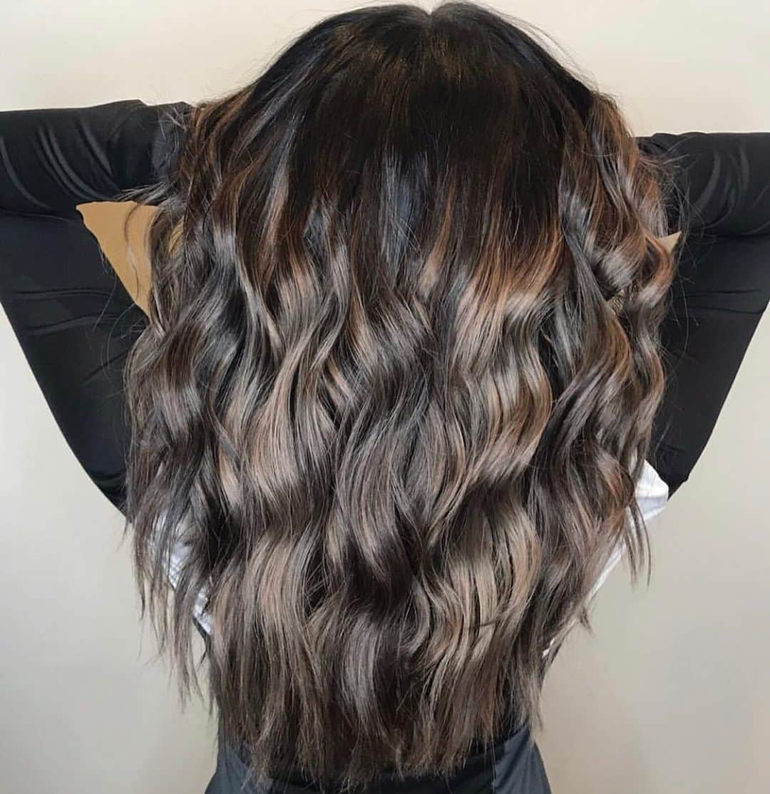 CosmoProf Beautyさんのインスタグラム写真 - (CosmoProf BeautyInstagram)「Our Beach Waves #hairoftheday goes to @krembru.ley who used the @neurohair styling line & a marcel iron --- 👇 Rules Below!👇 1️⃣Tag your photo #BeachyHOTD #cosmoprofbeauty #licensedtocreate 2️⃣Post a photo of your hair style against an uncluttered background 3️⃣Mention any products used to color or style the hair --- #repost #krembruley #wavyhair #beachwave」6月5日 11時27分 - cosmoprofbeauty