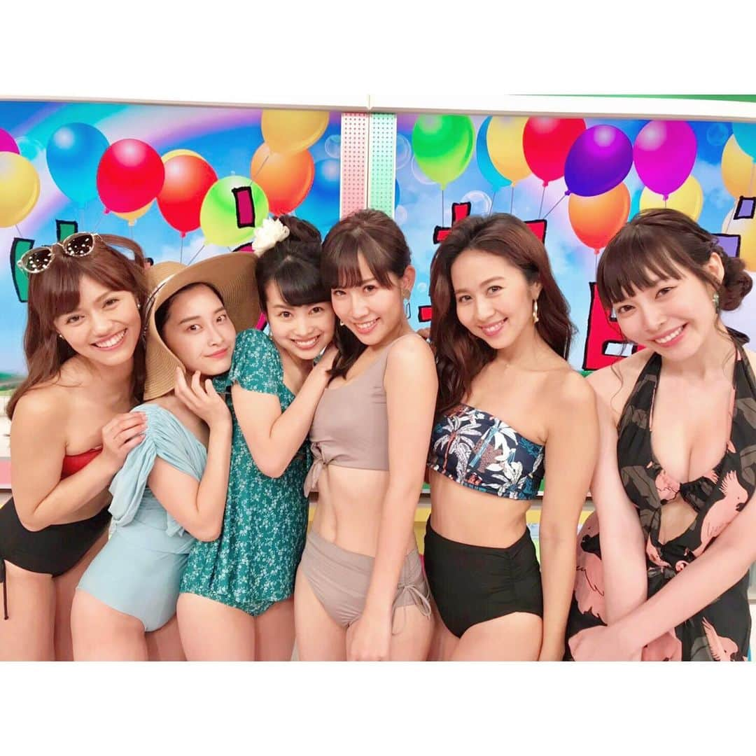 安藤絵里菜さんのインスタグラム写真 - (安藤絵里菜Instagram)「毎年恒例のおは朝水着ショー👙  もう今年で何回目の出演でしょう😂本当にありがたいです🙏 . さらに…生放送でヨガをさせて頂きました。三角のポーズとらくだのポーズ🐫 . 最後は今日のゲストの浅尾美和さんと一緒に。 浅尾さんといえばやはりビーチバレーのポーズで😍 . . もう帰りの新幹線で、熱海駅を通過中🚅🚅 つづく… . . #リポーター#おは朝#安藤絵里菜#ダイエット#公開ダイエット#産後ダイエット#摂食障害#食べたい#痩せたい#綺麗になりたい#ヨガ#ヨギーニ#筋トレ#筋トレ女子#美尻#小顔#美脚#ダイエット仲間募集#くびれ#水着#食べて痩せる #instagood#instadaily#followｍe#f4f」6月5日 11時38分 - andoerina_official