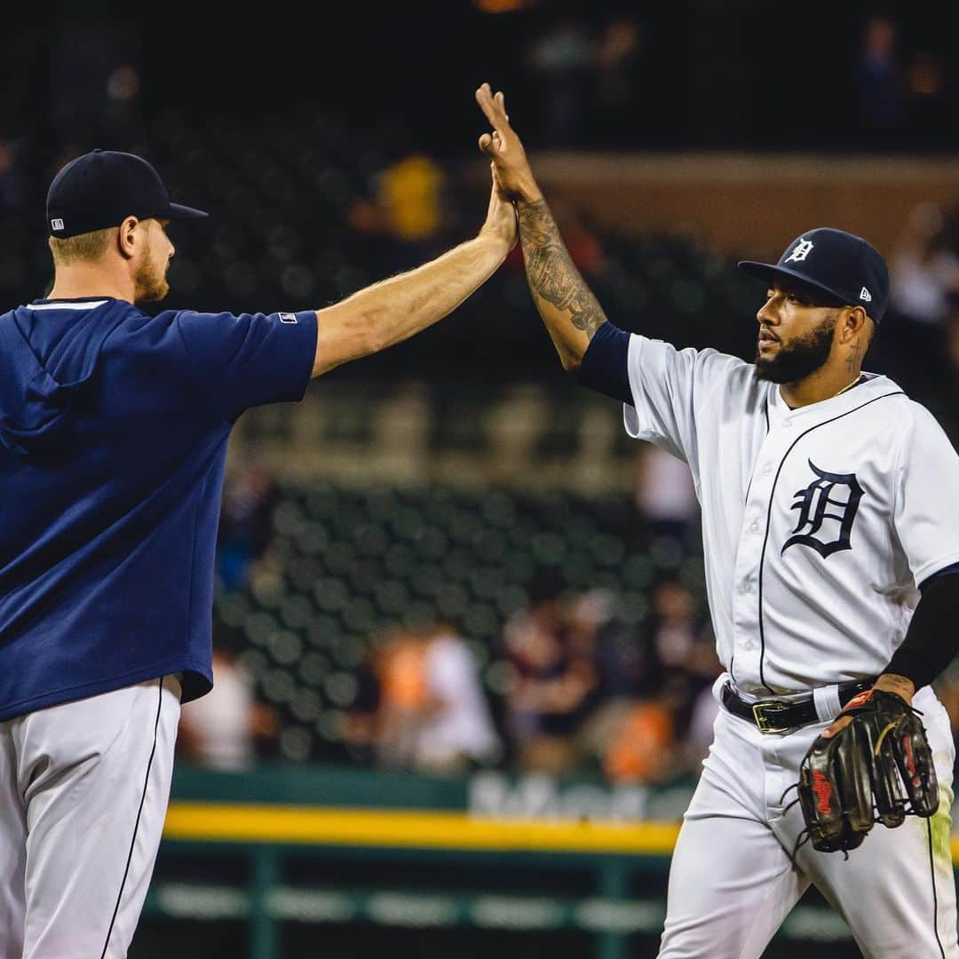 デトロイト・タイガースさんのインスタグラム写真 - (デトロイト・タイガースInstagram)「Bring it in for a #TigersWin.」6月5日 11時44分 - tigers