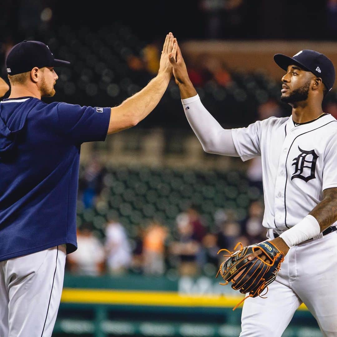 デトロイト・タイガースさんのインスタグラム写真 - (デトロイト・タイガースInstagram)「Bring it in for a #TigersWin.」6月5日 11時44分 - tigers