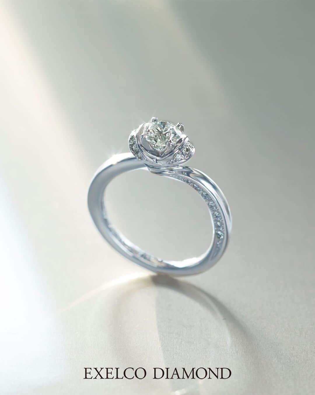 エクセルコ ダイヤモンド 婚約指輪♔結婚指輪のインスタグラム：「. EXELCO DIAMOND Engagement Ring Collection ダイヤモンド💎  Lien Infini〝リアンフィニ〟 永遠の絆。 石座とアームが一本のリボンで繋がっています。しなやかなリボンの曲線は女性の美しさをより引き立てます。 税抜 380,000円〜  他にも多数ご用意しております。公式HPをご覧ください。 * 店舗一覧 東京本店/盛岡店/仙台店/新潟店/青山店/町田マルイ店/横浜店/みなとみらい店/大宮店/ 宇都宮店/高崎店/静岡店/浜松店/金沢店/長野店/松本店/名古屋本店/大阪店/ 梅田店/京都店/神戸店/広島店/福岡店/ヒルトン福岡シーホーク店/小倉店/博多店/長崎ハマクロス411店/熊本店 * #エクセルコダイヤモンド　#exelcodiamond * *」