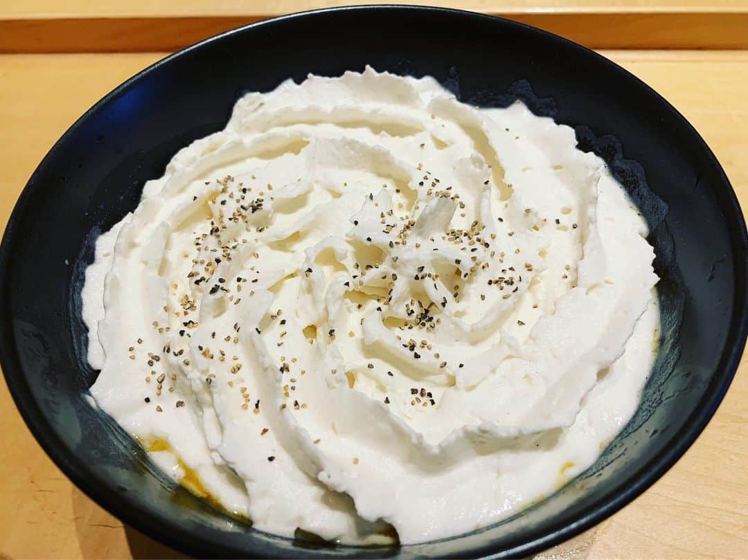 夏木マリさんのインスタグラム写真 - (夏木マリInstagram)「白いカレー蕎麦🥢  混ぜていただくと、中からカレーが、、、 #CurrySoba #tokyo #lunch #marinatsuki  #natsukirock  #夏木マリ」6月5日 11時50分 - mari_natsuki