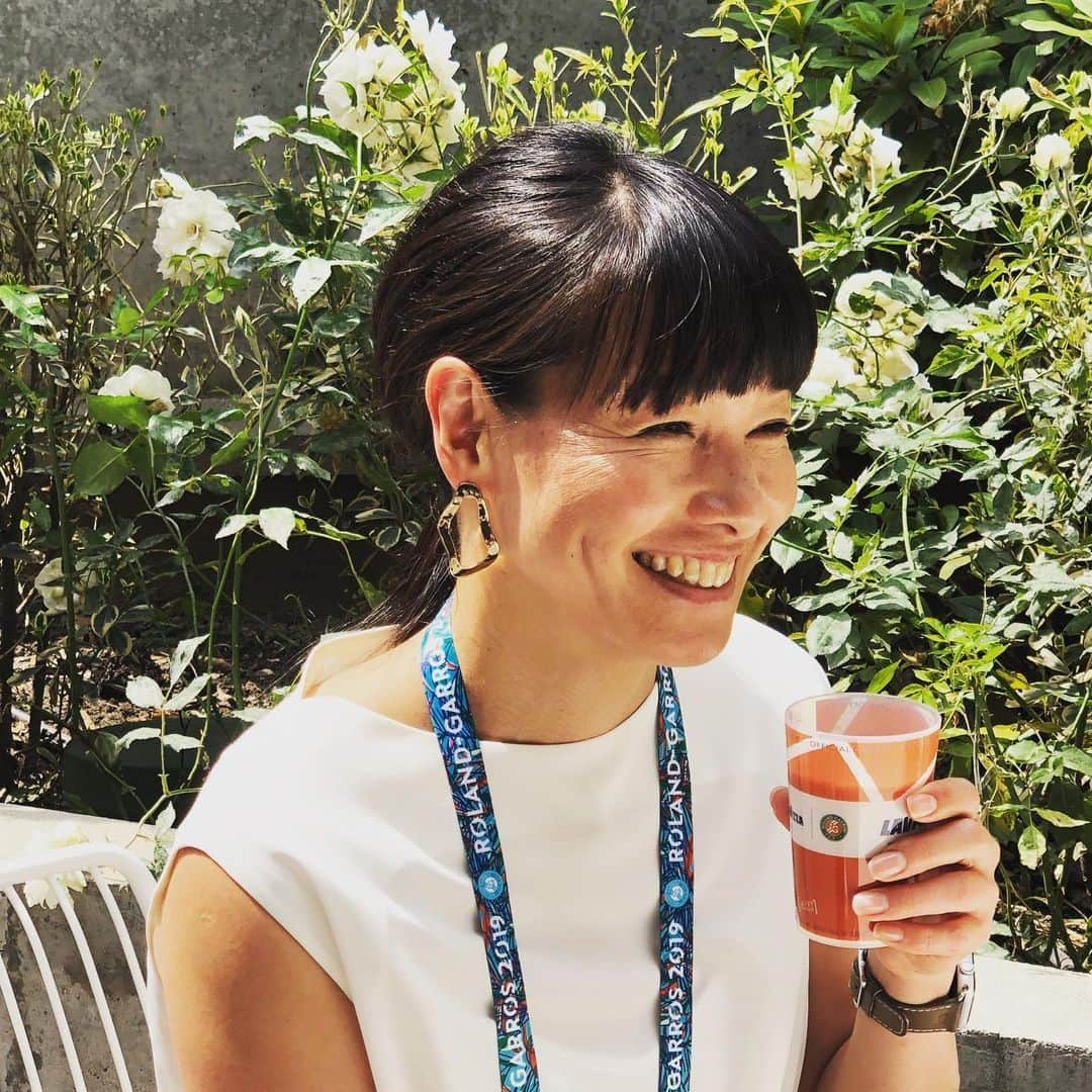 伊達公子さんのインスタグラム写真 - (伊達公子Instagram)「RolandGarros10日目 錦織くんはナダルに敗退… やはり体はきつかっただろうけど、ここまでタフな試合を乗り越えてきたこと、プレーも良かったし、芝のシーズンへ向けてまずはリフレッシュして、気持ちを切り替えてほしい。 #伊達公子 #kimikodate #テニス #テニスプレイヤー #tennis #tennisplayer #instatennis #rolandgarros #rolandgarros2019 #全仏オープン #ローランギャロス #パリ #paris #keinishikori #錦織圭 #wowow #wowowtennis #tomoumiono」6月5日 3時08分 - kimiko.date