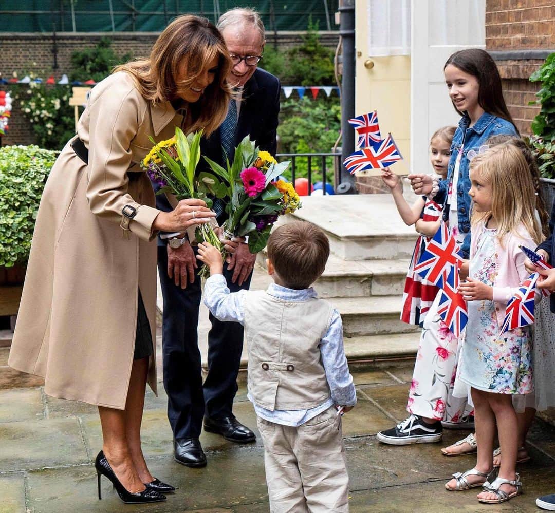 NBC Newsさんのインスタグラム写真 - (NBC NewsInstagram)「First Lady Melania Trump and Philip May, the husband of PM May, attend a garden party at #DowningStreet in #London. . 📷 @niklashallen / @afpphoto」6月5日 3時03分 - nbcnews