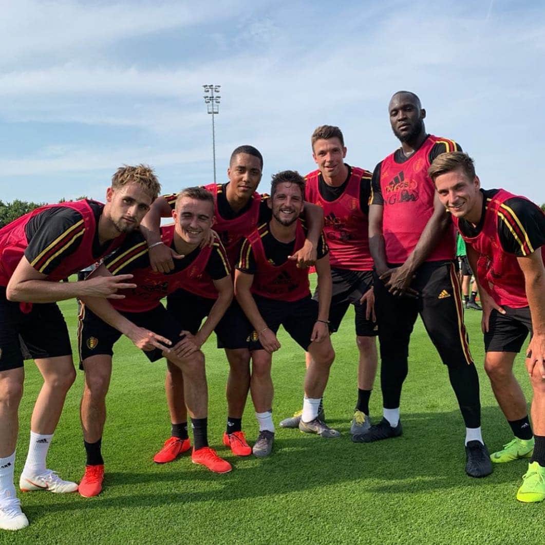 ドリース・メルテンスのインスタグラム：「Winning team 👌📸」