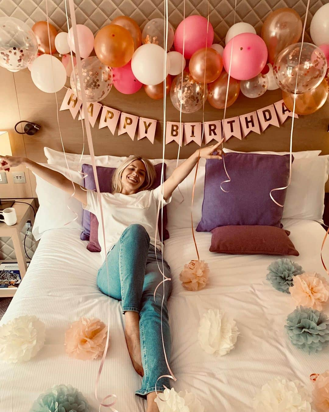 Mollie Kingさんのインスタグラム写真 - (Mollie KingInstagram)「Birthday Girl 🎂🎈」6月5日 3時52分 - mollieking