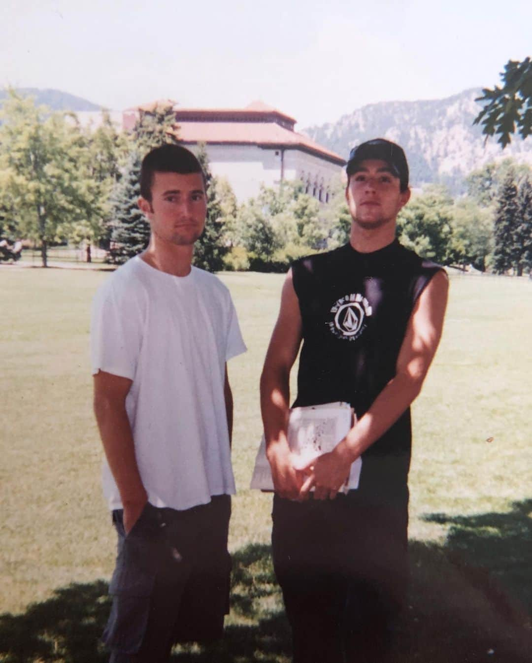 ブロディ・ジェンナーさんのインスタグラム写真 - (ブロディ・ジェンナーInstagram)「Happy birthday to the best big brother anyone could ask for. This is a photo of us deciding to run away… Or more like Brandon running away and me going along with the plan because that’s what a good little brother does. Love you @brandonjenner ❤️🤙🏼👊🏼」6月5日 3時52分 - brodyjenner