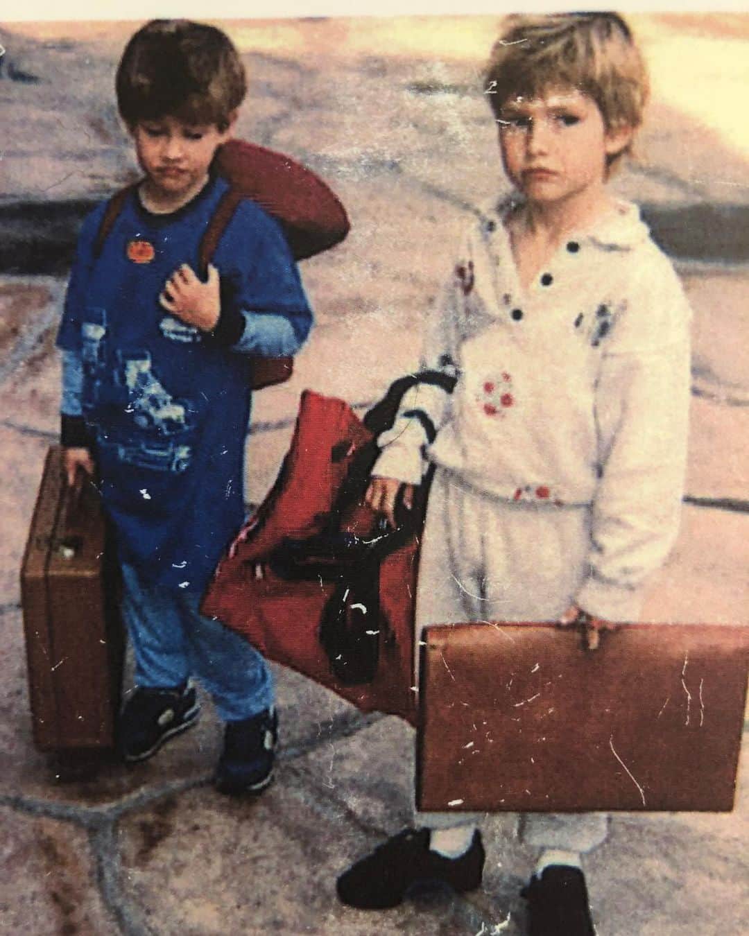 ブロディ・ジェンナーのインスタグラム：「Happy birthday to the best big brother anyone could ask for. This is a photo of us deciding to run away… Or more like Brandon running away and me going along with the plan because that’s what a good little brother does. Love you @brandonjenner ❤️🤙🏼👊🏼」