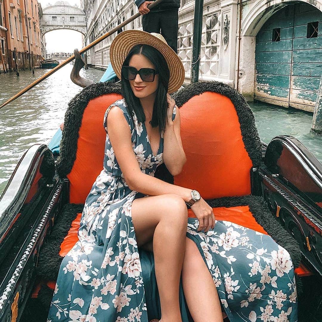 ユミキムさんのインスタグラム写真 - (ユミキムInstagram)「It's easy to get swept away in in Venice with @dtkaustin.  #ykmyway #sweptaway #travelgoals #venice #italy #YumiKim」6月5日 3時54分 - yumikim