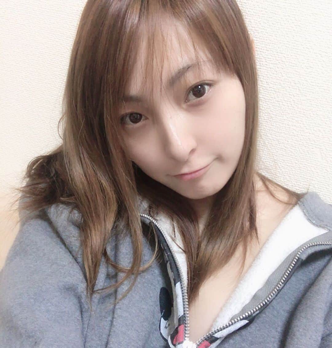 のインスタグラム：「private life❤️ 같이...? ㅋ  #셀카 #셀스타그램 #koreangirl #selca #selfie #privatelife #korean #라뷰 #琴乃 #KOTONO #lgbt」