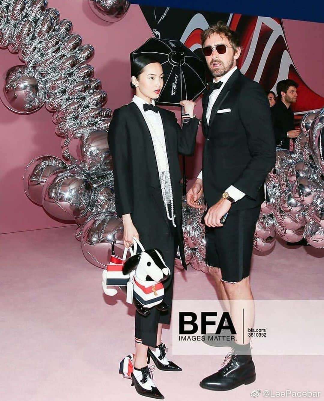 ジュ・シャオエンさんのインスタグラム写真 - (ジュ・シャオエンInstagram)「#2019 #CFDA with @leeepfrog in #thombrowne Thank you my dear @thombrowneny 👼🏻 ❤️」6月5日 4時16分 - jujujuxiaowen